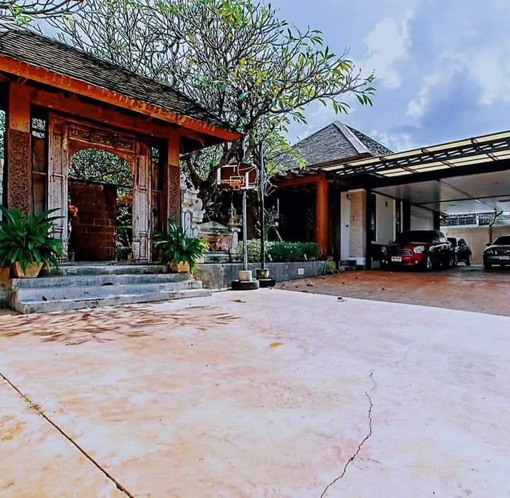 Bali-Style Pool Estate of 4 Houses in Kaset–Nawamin, 386 sq wah, photo 3