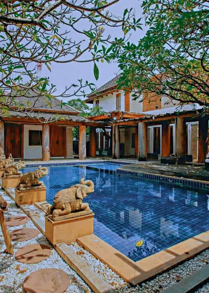Bali-Style Pool Estate of 4 Houses in Kaset–Nawamin, 386 sq wah, photo 4