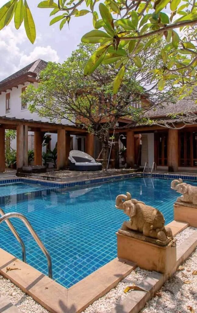 Bali-Style Pool Estate of 4 Houses in Kaset–Nawamin, 386 sq wah, photo 1
