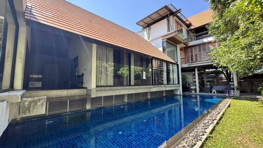 Luxury Pool House on Ram Inthra Soi 31, Bangkok, 200 sq wah, 3 Bedrooms, photo 1