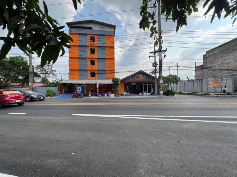 75-Room Apartment in Krathum Baen, Approx. THB 2.5M Net Income a Year, photo 2