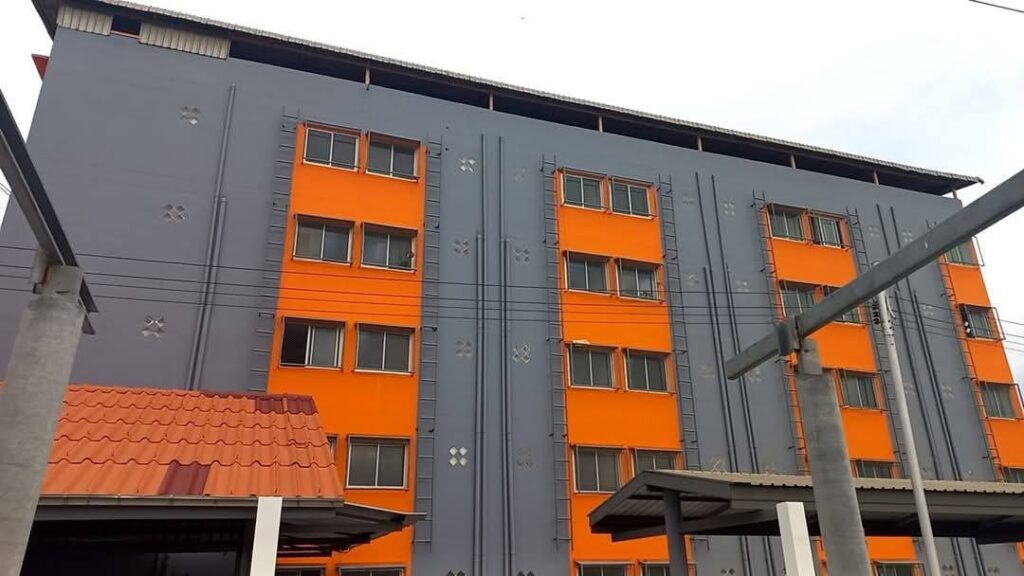 75-Room Apartment in Krathum Baen, Approx. THB 2.5M Net Income a Year, photo 1