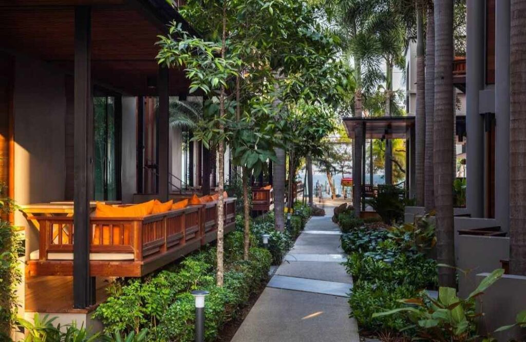 38-Room Hotel on the Cha-am Beach Road, 1 Rai 80 sq wah of Land, photo 1