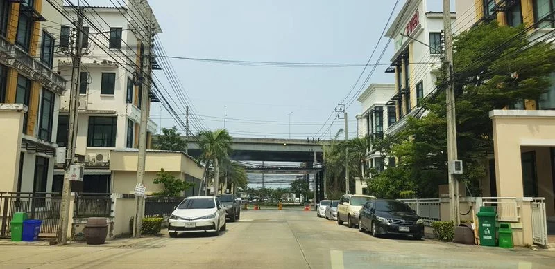 4-Storey Home Office in Bang Na, 240 sq.m. on 37.5 sq.wah, photo 1