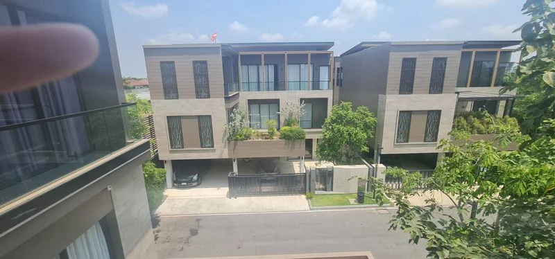3-Storey Detached House in Krungthep Kreetha, 420 sq.m., 4 Bedrooms, photo 1