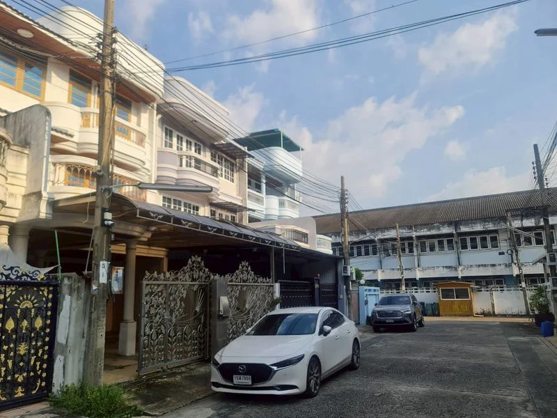 4-Storey Townhouse in Pinklao, 57 sq.wah, 5 Bedrooms, photo 1