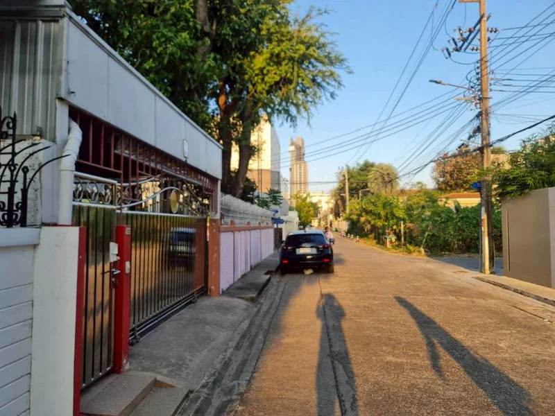 Corner House on Sukhumvit Soi 64, Bangkok, 131 sq.wah, 5 Bedrooms, photo 1