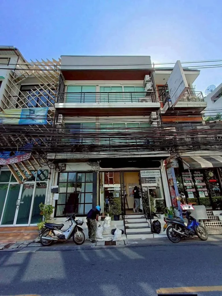 3-Storey Commercial Building in Silom, Leased at THB 95,000 a Month, photo 1