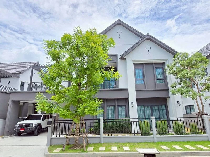 4-Bedroom Detached House in Bangna, 303 sq.m. on 70.1 sq.wah, photo 1