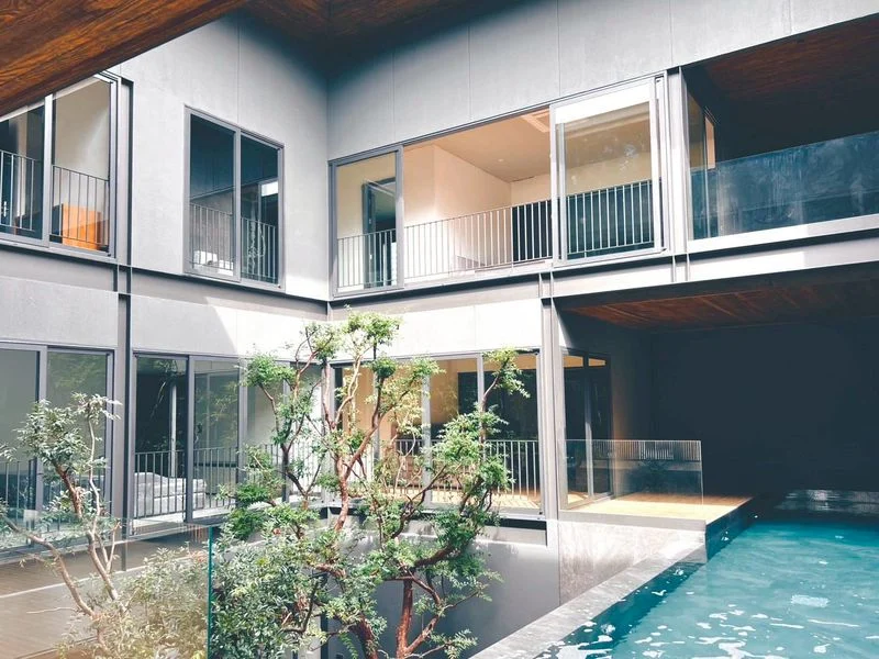 3-Storey Luxury House with Pool near Rama 9, 775 sq m on 102 sq wah, photo 1