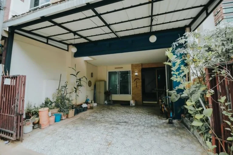 3-Storey Townhouse in Sathorn–Narathiwas, 230 sq.m., 3 Bedrooms, photo 2