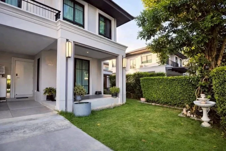 3-Bedroom Detached House in Pattanakarn, 65 sq.wah, End Plot, photo 2