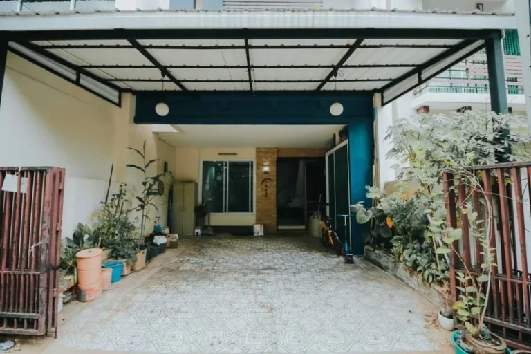 3-Storey Townhouse in Sathorn–Narathiwas, 230 sq.m., 3 Bedrooms, photo 3