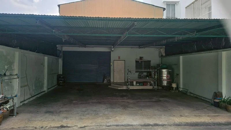Land with Warehouse in Sathorn, 94 sq.wah, photo 1