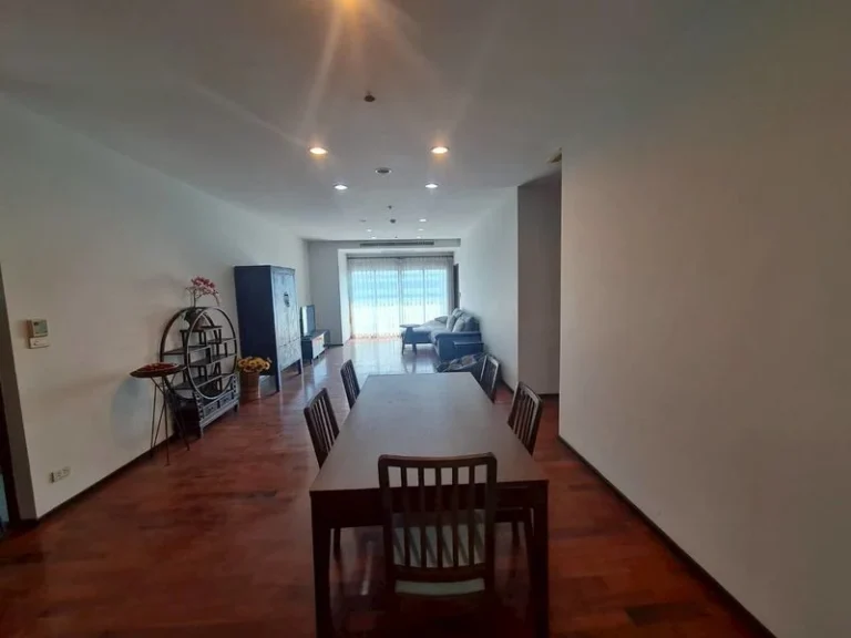 2-Bedroom Corner Condo in Thong Lo, Bangkok, 139 sq m, 3 Balconies, photo 4