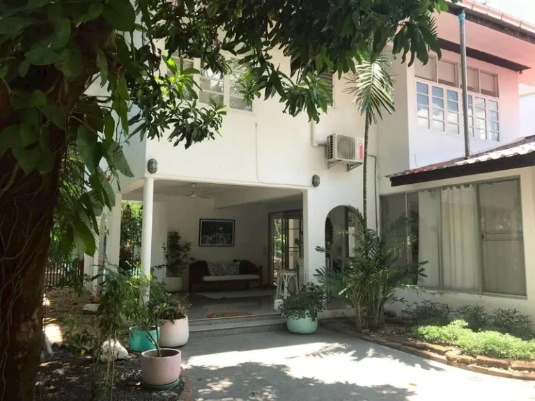 House and Land on Soi Ekkamai, Bangkok, 504 sq wah, with Pool, photo 5