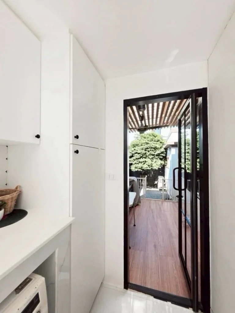 3-Bedroom Detached House in Pattanakarn, 65 sq.wah, End Plot, photo 9