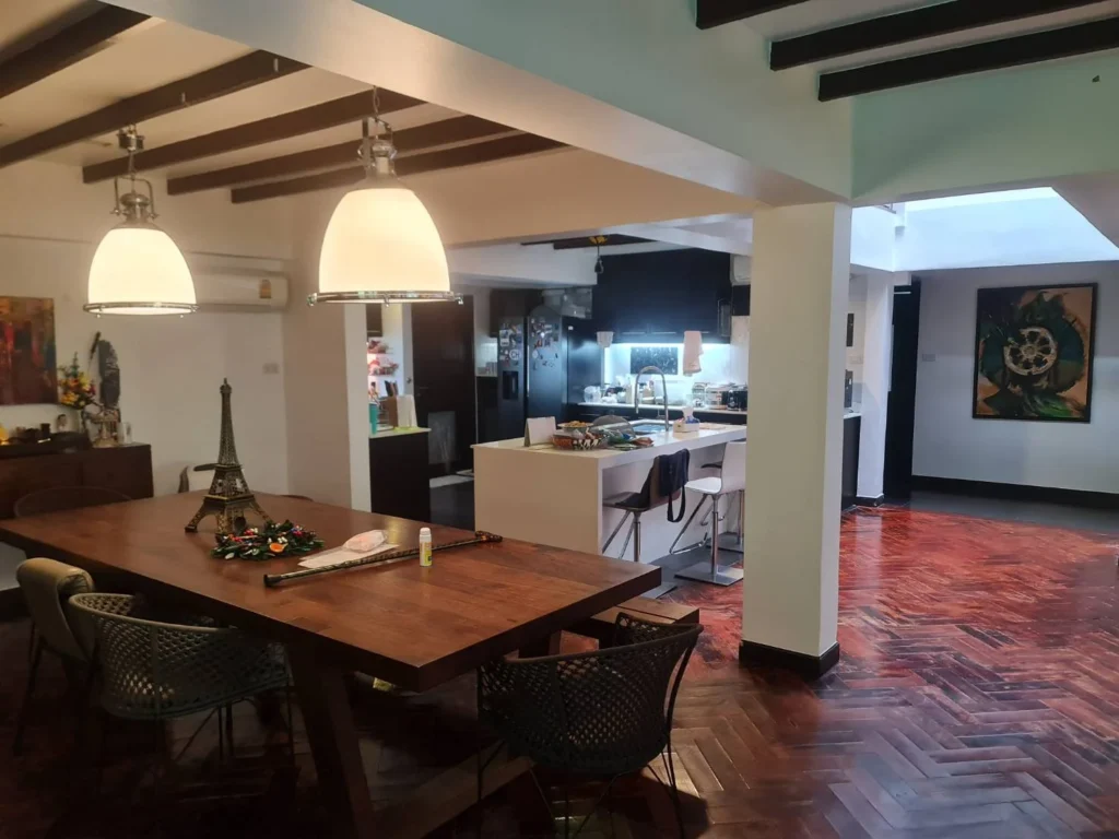 Open-plan dining room and kitchen