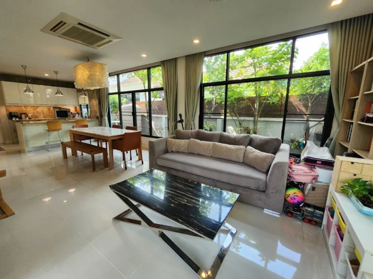 Family corner with tall glass walls onto the garden