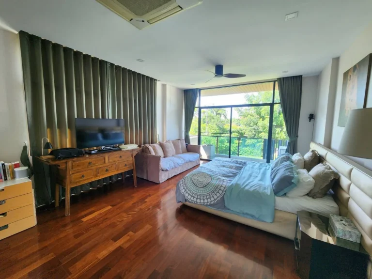 Master bedroom, second view